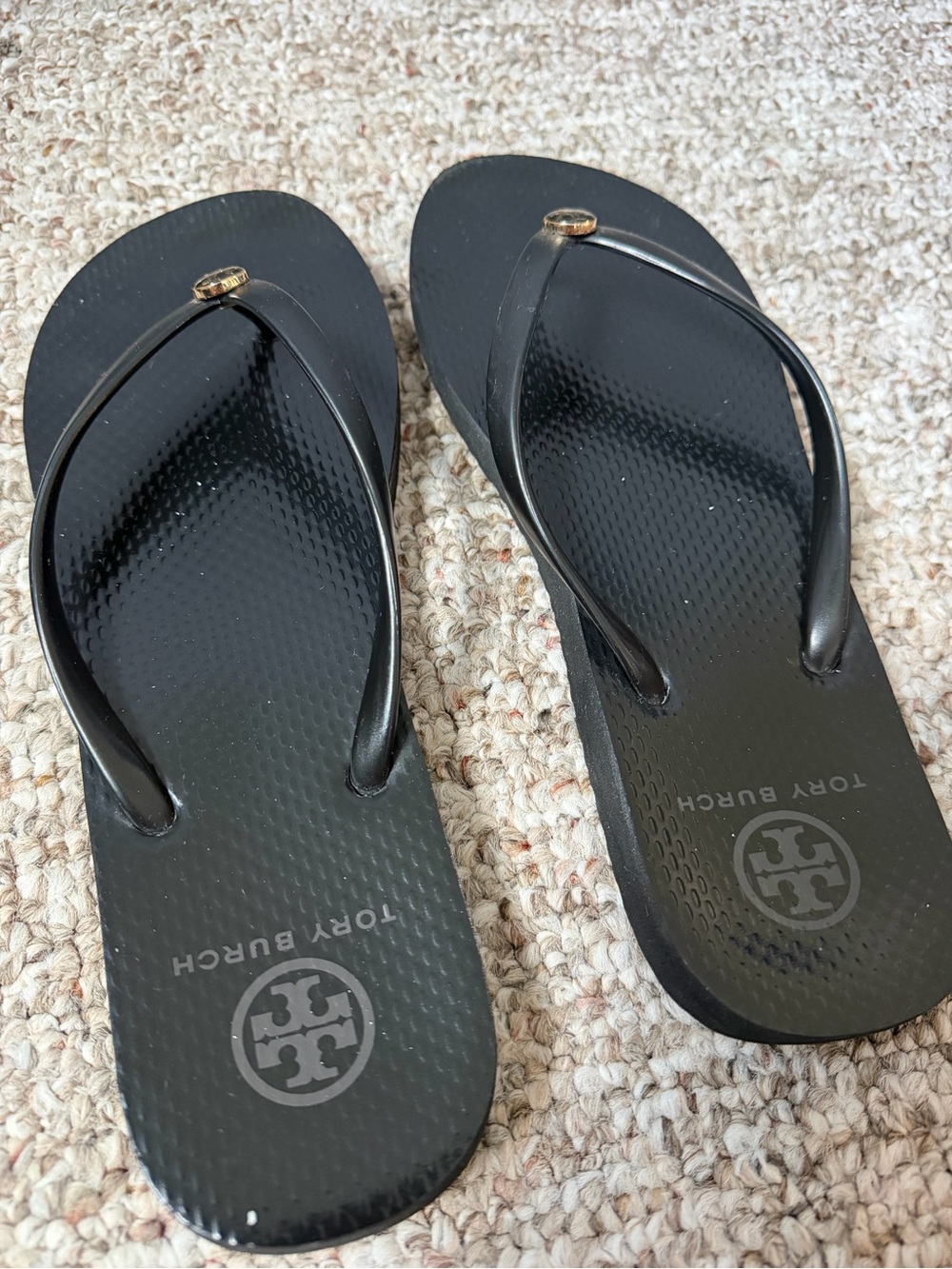 Tory Burch Women’s Black Flip Sandals with Gold Logo size 9 - Picture 3 of 6
